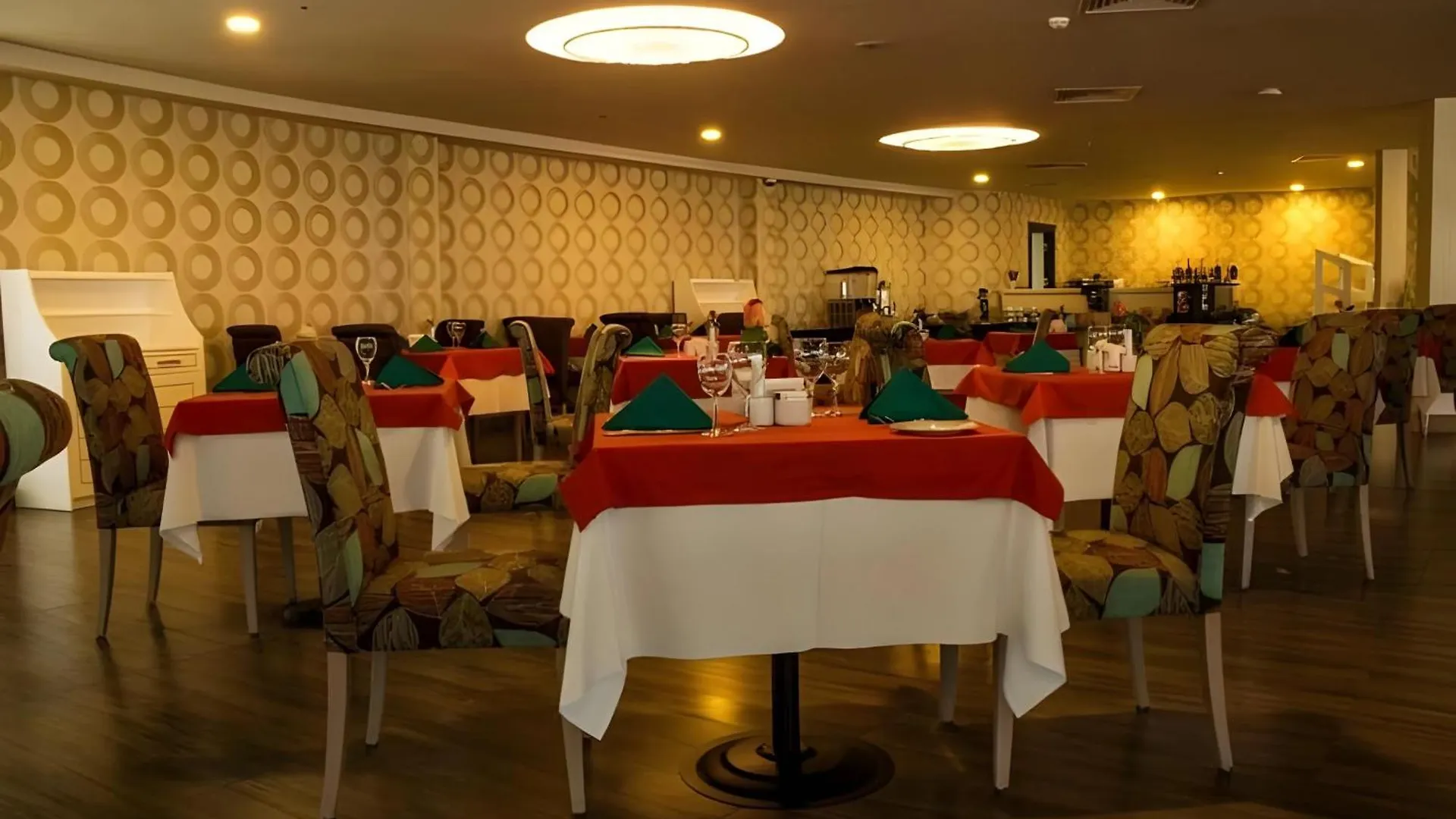City Hotel Batumi Sea View 5*,  גאורגיה