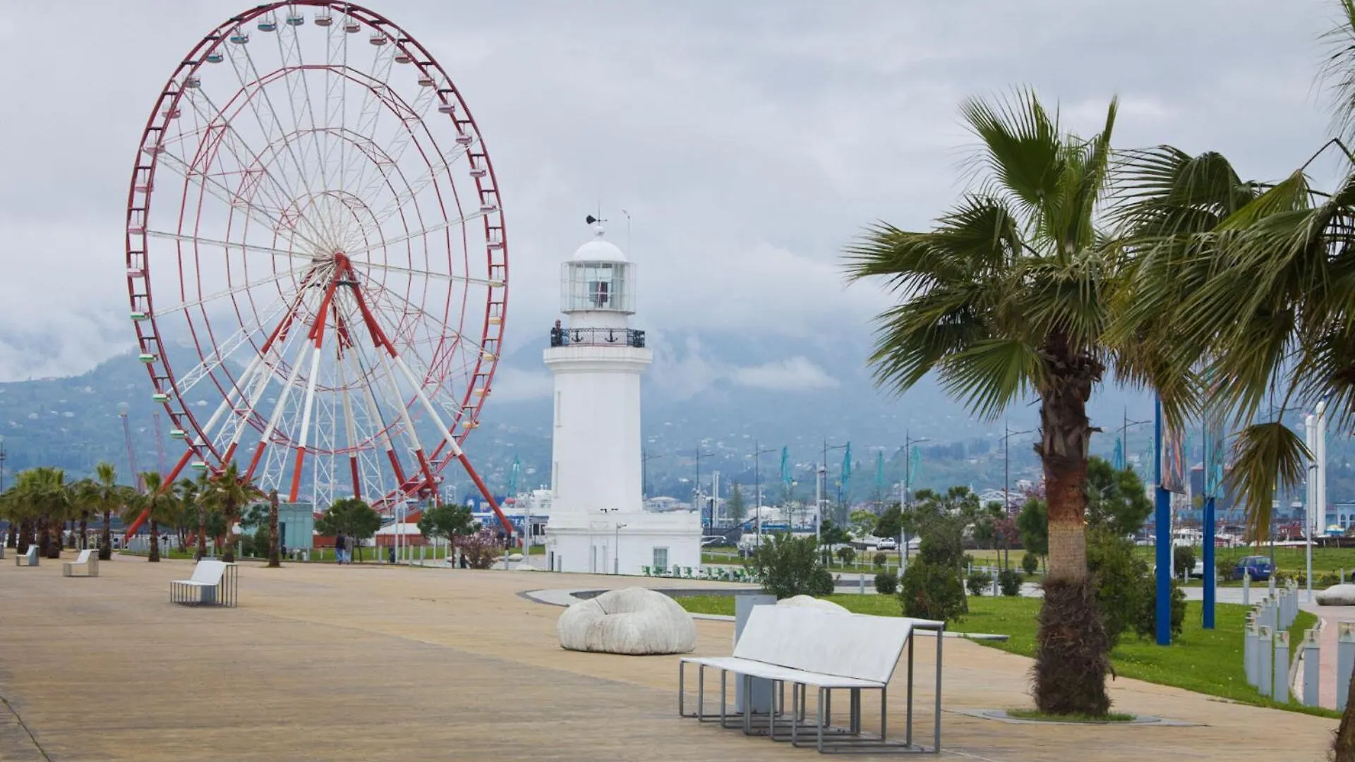 City Hotel Batumi Sea View 5*,